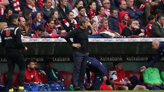 Ernesto Valverde, pensativo en la zona técnica durante el partido ante el Getafe. Ernesto Valverde, pensativo en la zona técnica durante el partido ante el Getafe.