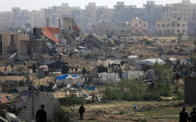 Edificios destruidos por la ofensiva del Ejército de Israel contra la ciudad de Jan Yunis, en el sur de la Franja de Gaza.