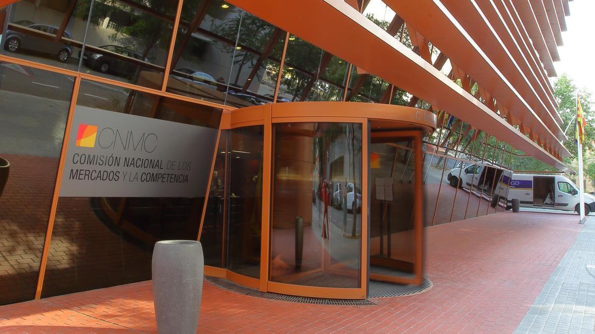 Entrada de la sede de la Comisión Nacional de los Mercados y la Competencia en Barcelona.