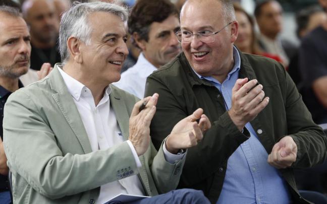 Javier de Andrés y Miguel Tellado, en el acto del PP en Bilbao.
