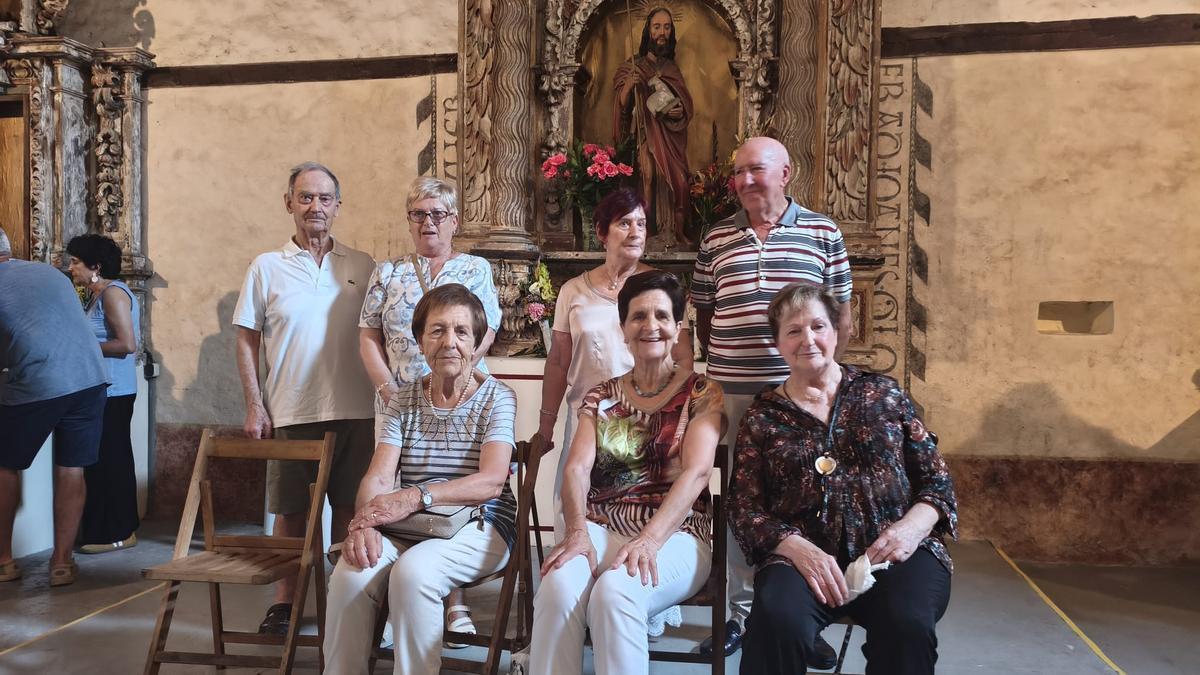 Protagonistas en el homenaje a las personas mayores de 80 años del barrio.