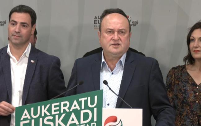 Andoni Ortuzar durante su comparecencia en Sabin Etxea tras la jornada electoral.