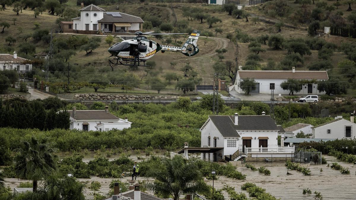 El equipo aéreo logra rescatar 20 personas en un día.