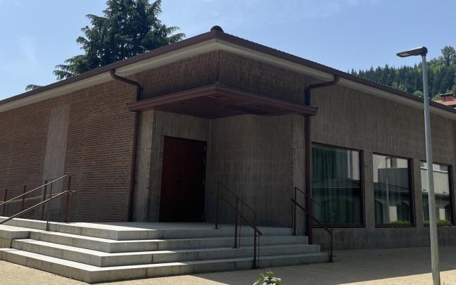 Exterior de la reformada capilla, convertida en una sala de usos múltiples.