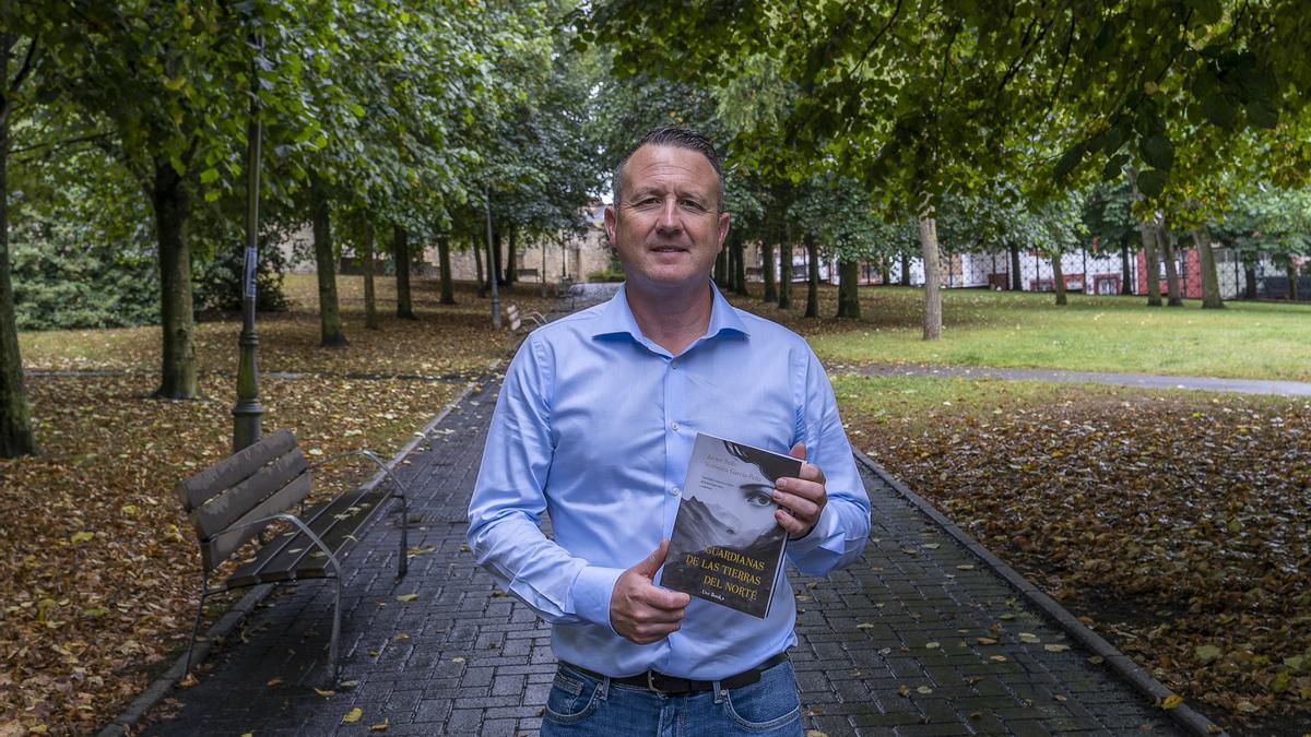 Javier Solís es historiador especialista en cultura popular asturiana.