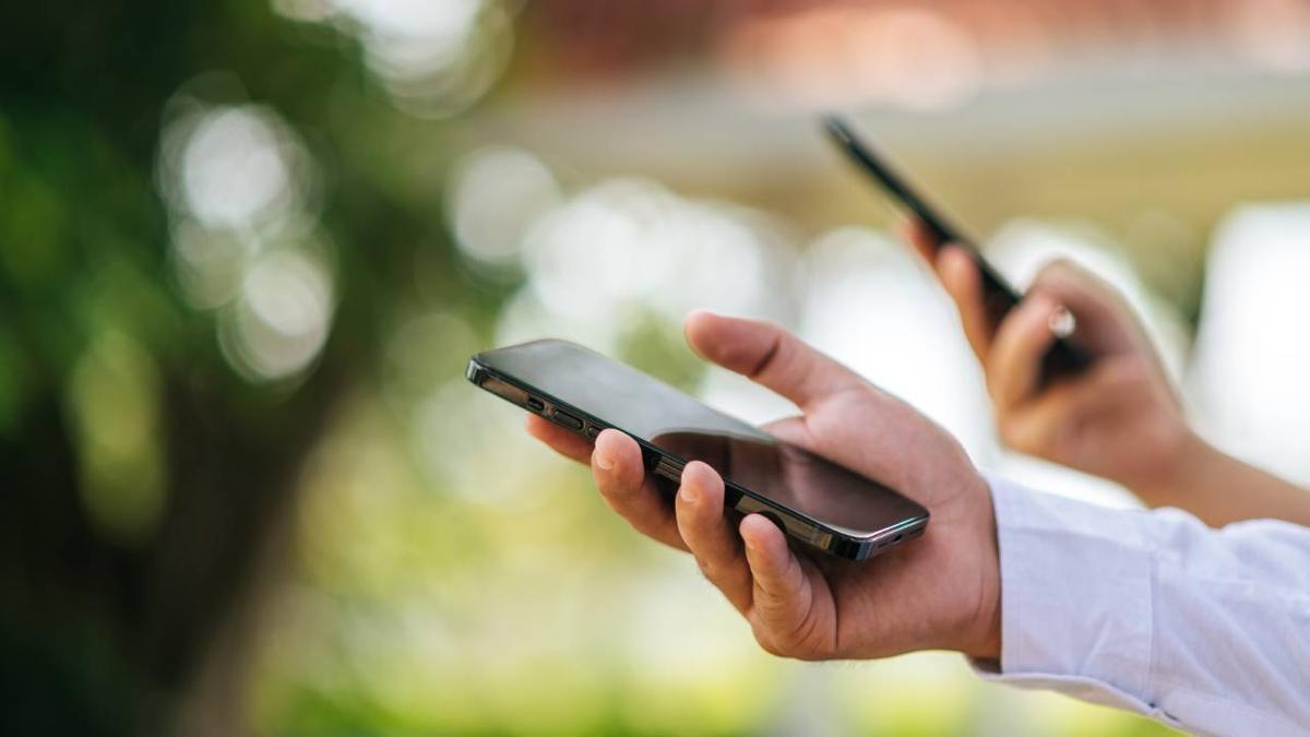 Las lesiones que puedes sufrir por culpa de utilizar el teléfono móvil