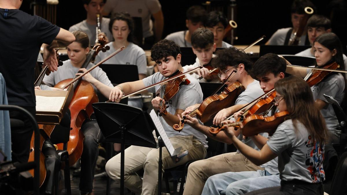 Jóvenes músicos con talento volverán a protagonizar el concierto que la EGO ofrecerá Baztartxo este sábado.