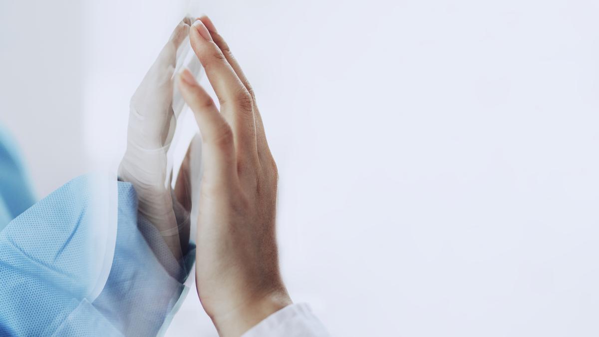 Clonación, avances genéticos, eutanasia... la ciencia médica plantea con sus avances dilemas éticos cada vez más complejos.