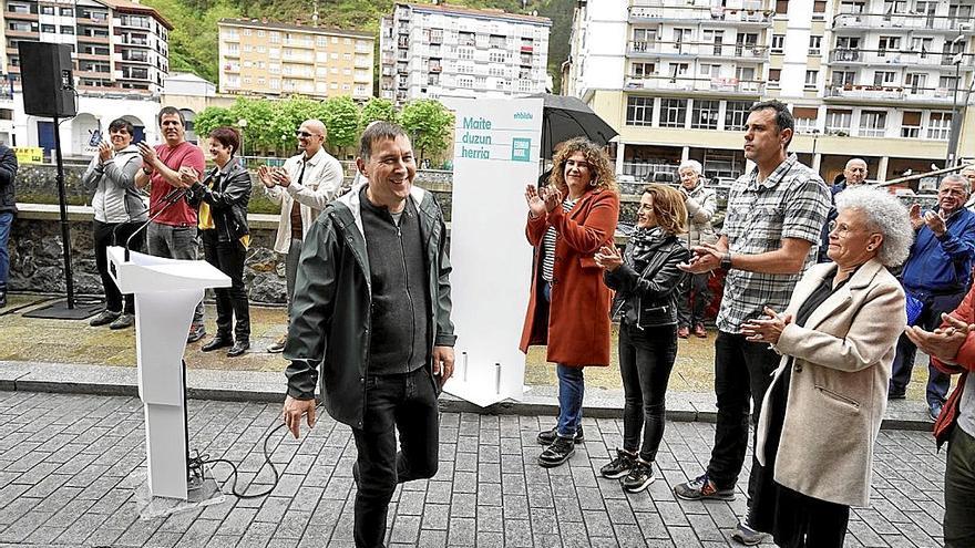 Arnaldo Otegi, ayer en Ondarroa en la presentación de los candidatos de EH Bildu en Lea-Artibai. | FOTO: E.P.