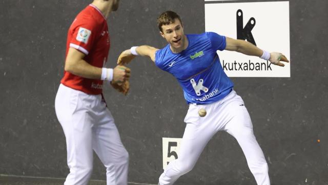 En imágenes: Artola-Imaz vencen a Altuna III-Ezkurdia en la quinta jornada del Campeonato de Parejas en el Atano III de Donostia.