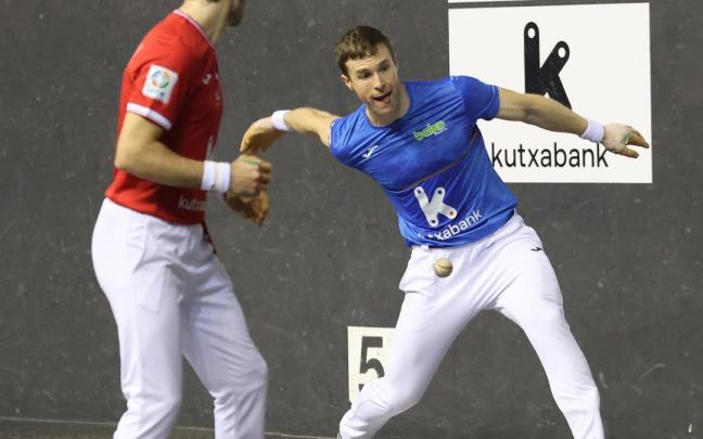 En imágenes: Artola-Imaz vencen a Altuna III-Ezkurdia en la quinta jornada del Campeonato de Parejas en el Atano III de Donostia.