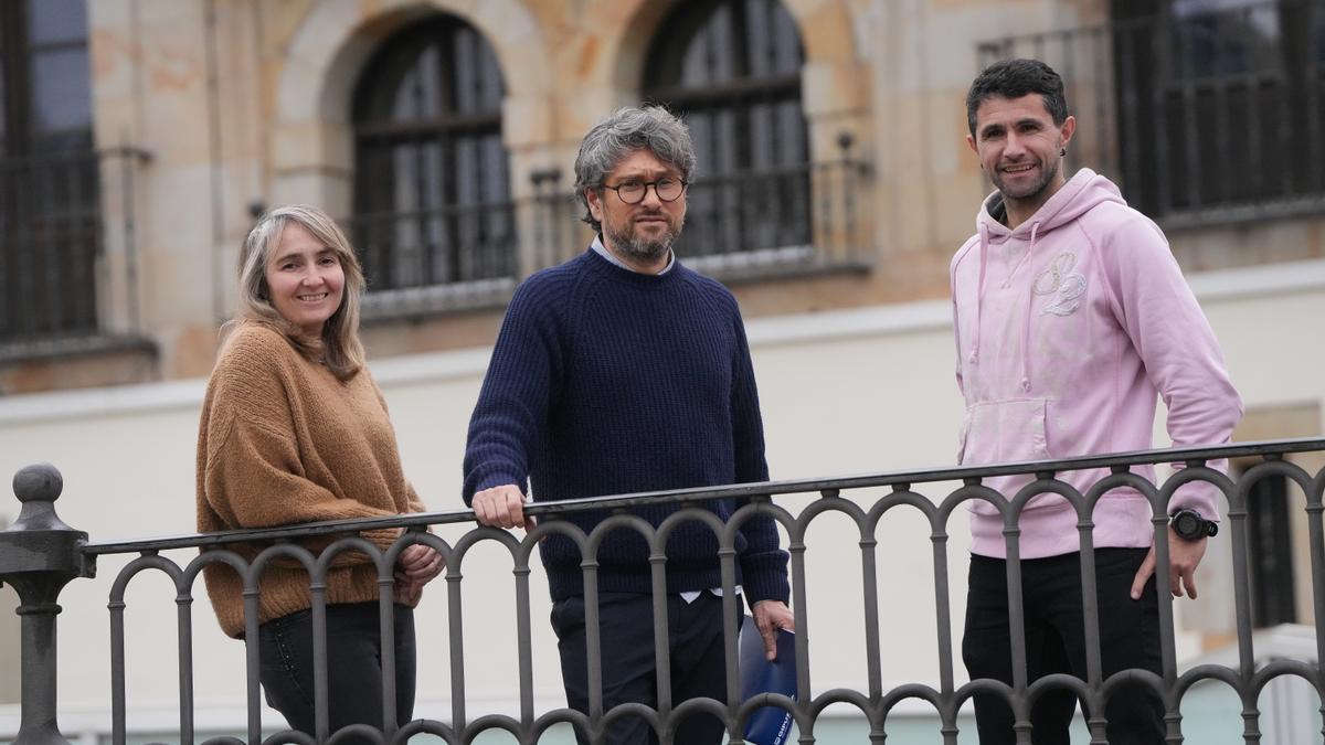 El portavoz jeltzale de Ordizia, Joseba Aranburu, en el centro.