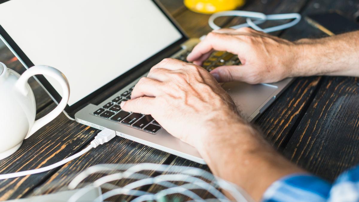 El 99,8% de la población usuaria de Internet utiliza los servicios para comunicarse y acceder a la información.