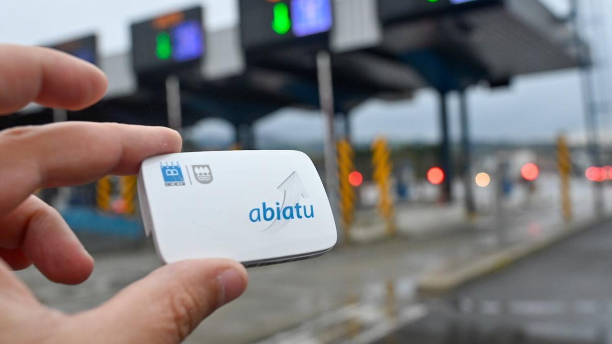 El dispositivo Abiatu, que miles de coches guipuzcoanos utilizan / Arnaitz Rubio