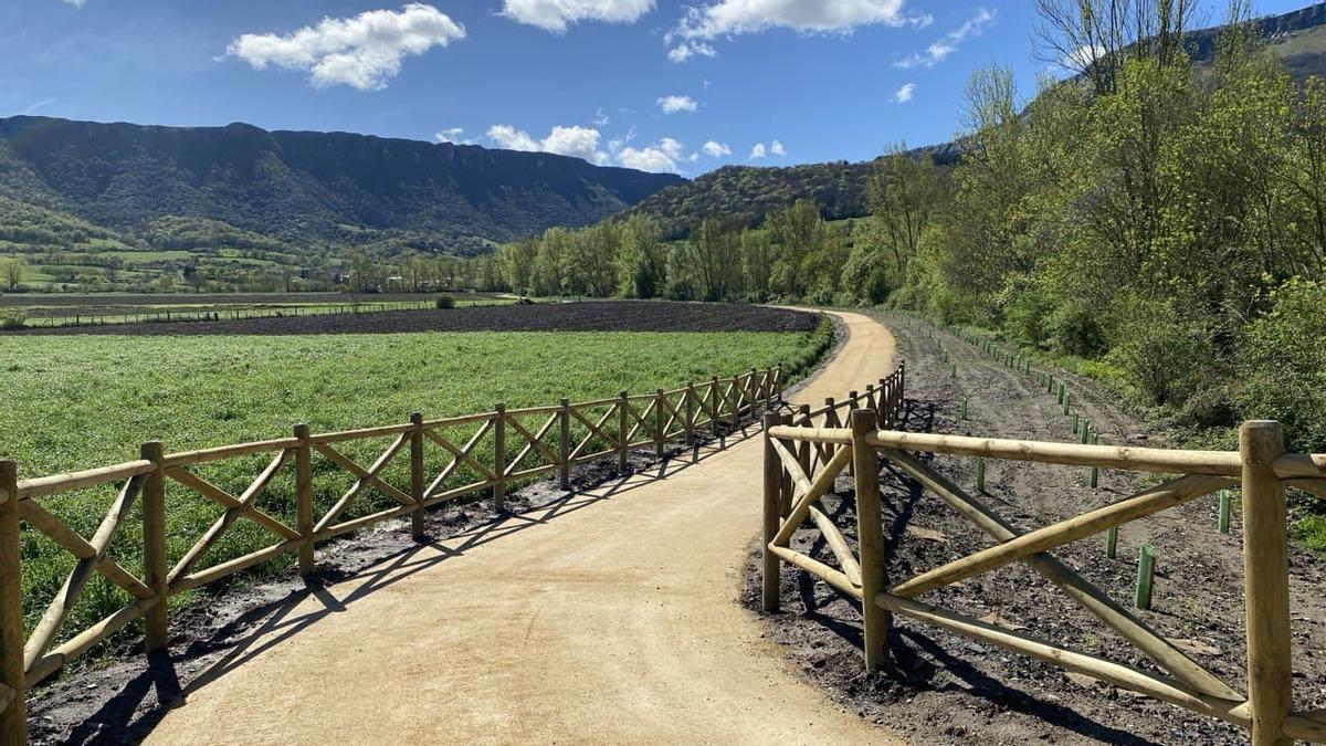 Vista del nuevo tramo Oduña Delika ya abierto al público en el Parque lineal del Nervión