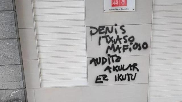 Pintada contra Denis Itxaso.