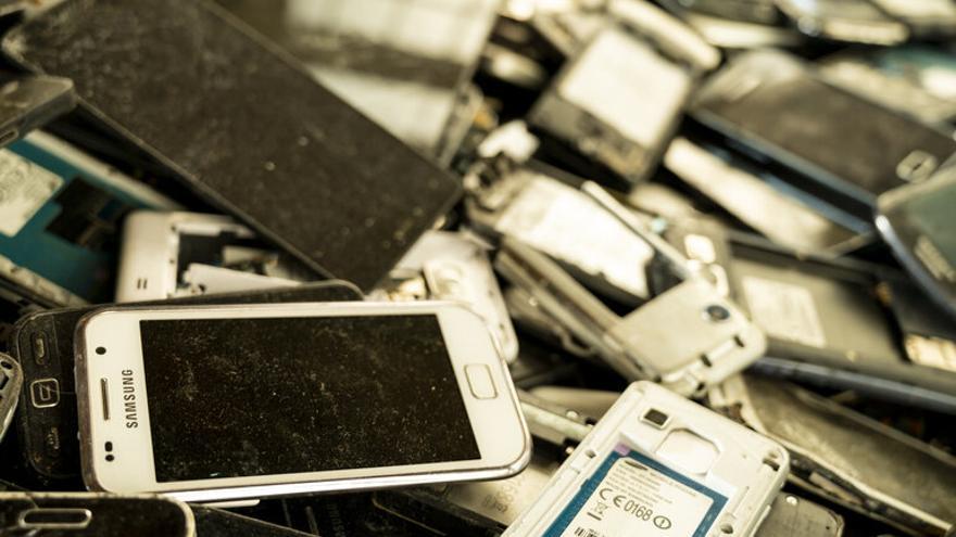 Los españoles cambian de móvil cada 36 meses de media.