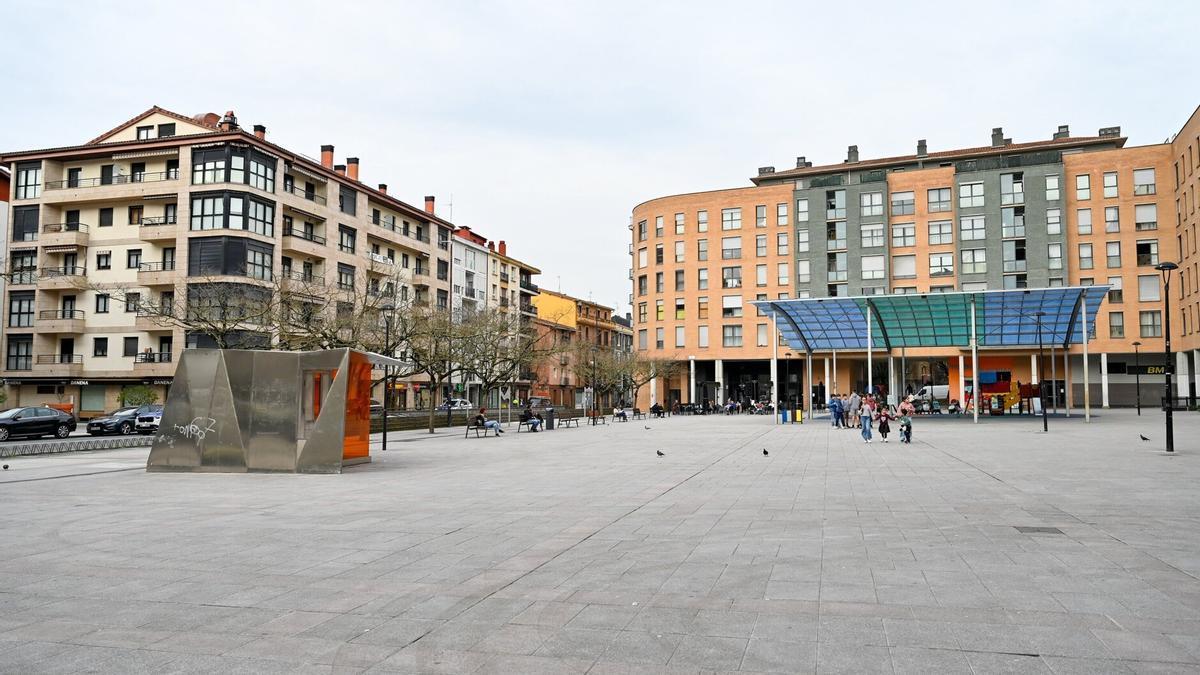 Plaza Zumea, ubicada en el Ensanche de Andoain