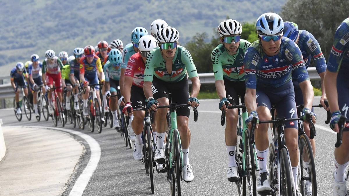Urko Berrade e Ibon Ruiz ruedan en el Giro de Cerdeña.