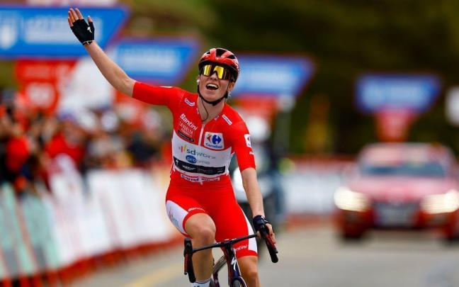 Demi Vollering defiende el título del pasado curso.