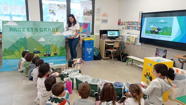 Un grupo de niños en una haurreskola.