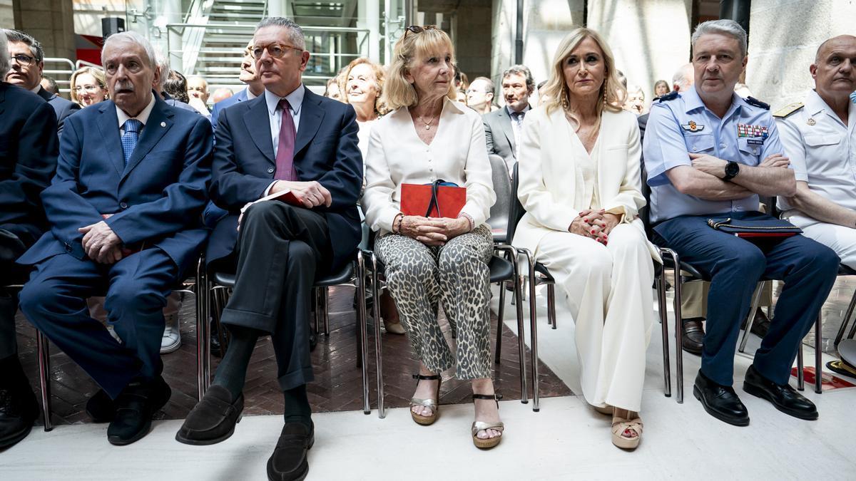 Alberto Ruiz-Gallardón, Esperanza Aguirre y Cristina Cifuentes, en el 40º aniversario de la Real Casa de Correos como sede de la Presidencia del Gobierno regional, el 13 de junio de 2025.