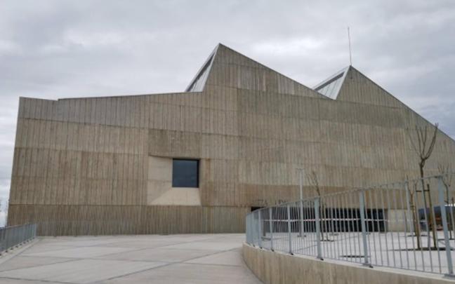 Donostiako Udalak %40 gutxituko du energia kontsumoa Altzako kiroldegian eguzki plakak jarrita.