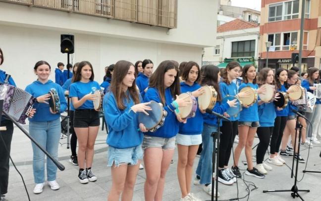 El alumnado de la musika eskola levantará este jueves el telón de 'Kalean'.