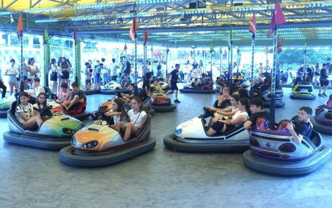 Las barracas son uno de los focos de atracción de las animadas y multitudinarias fiestas de Sanjuandegi