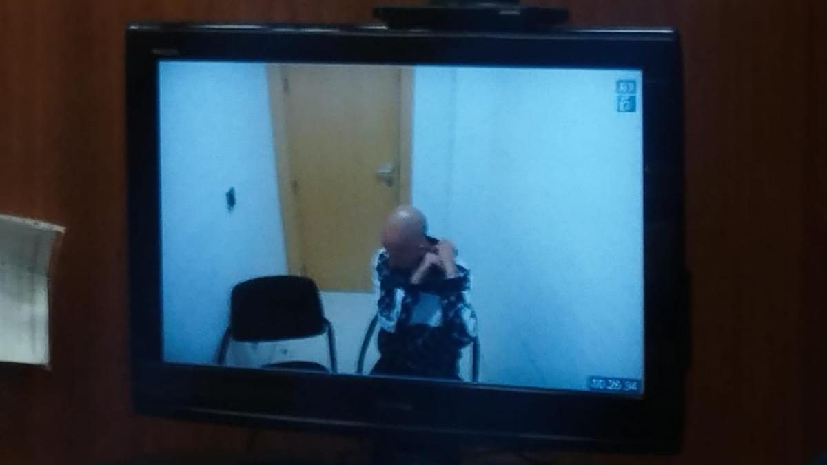 El militar Jorge M.S. durante el juicio en el que se le acusa de violencia de género, a través de una videoconferencia.