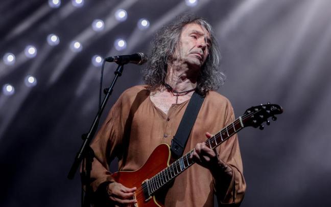 Roberto Iniesta, 'Robe', durante un concierto en mayo de 2024 en Madrid