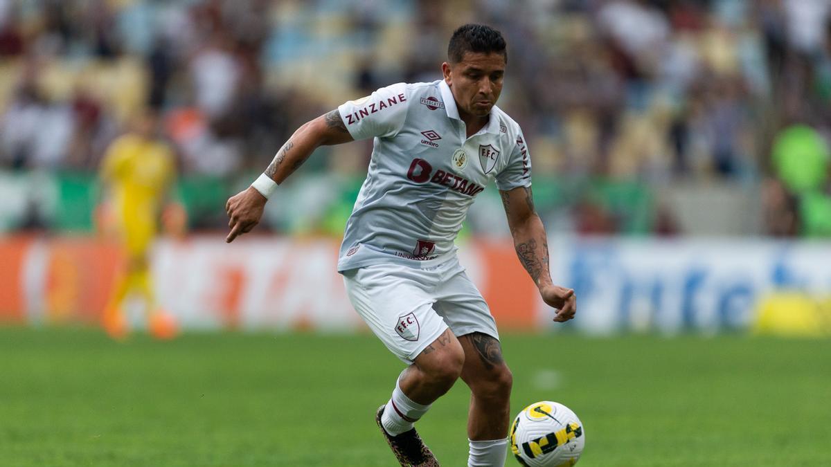 Mario Pineida, con la camiseta del Fluminense.
