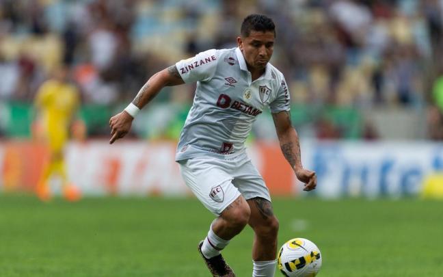 Mario Pineida, con la camiseta del Fluminense.