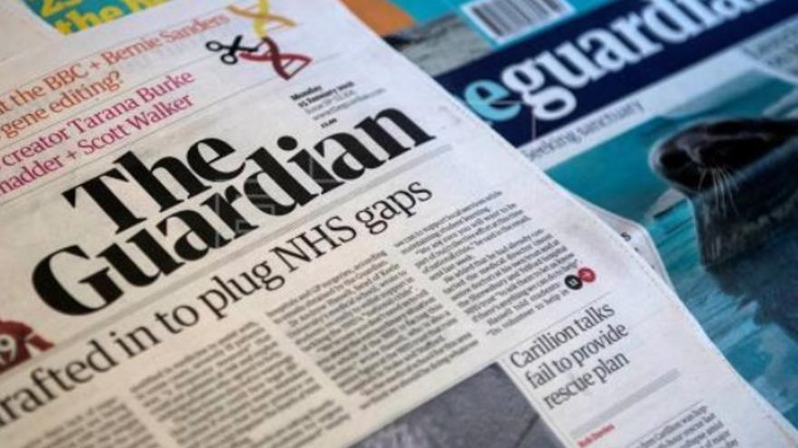 Un ejemplar del periódico The Guardian