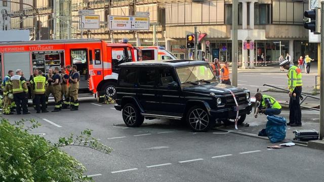 Imagen del vehículo que ha herido al menos a ocho personas en la ciudad de Stuttgart / DPA vía Europa Press Imagen del vehículo que ha herido al menos a ocho personas en la ciudad de Stuttgart