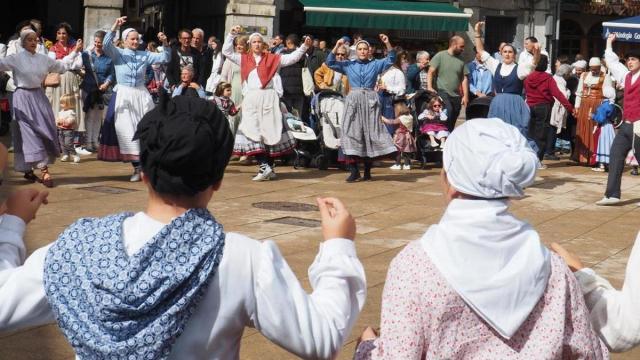Los bailes tradicionales vascos no faltarán a la cita anual con la Euskal Jaia de Deba.