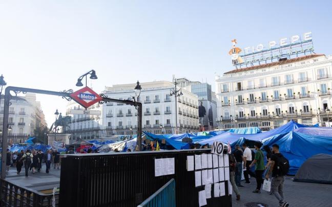 Acampada por la vivienda, en la Puerta del Sol.