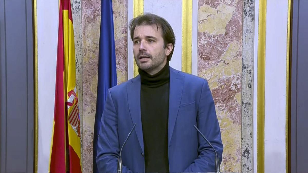 El diputado y portavoz de Podemos, Javier Sánchez Serna, durante una comparecencia este martes en el Congreso.