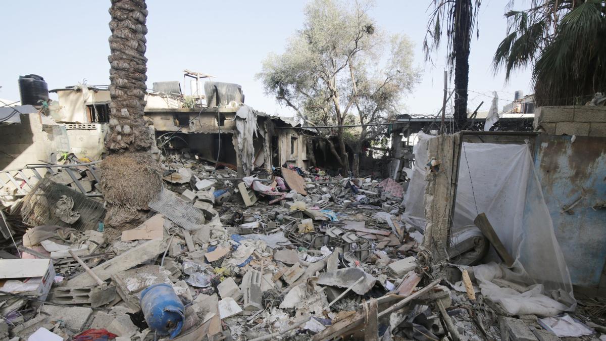 Estado en el que ha quedado el campo de refugiados de Nuseirat tras un bombardeo israelí.