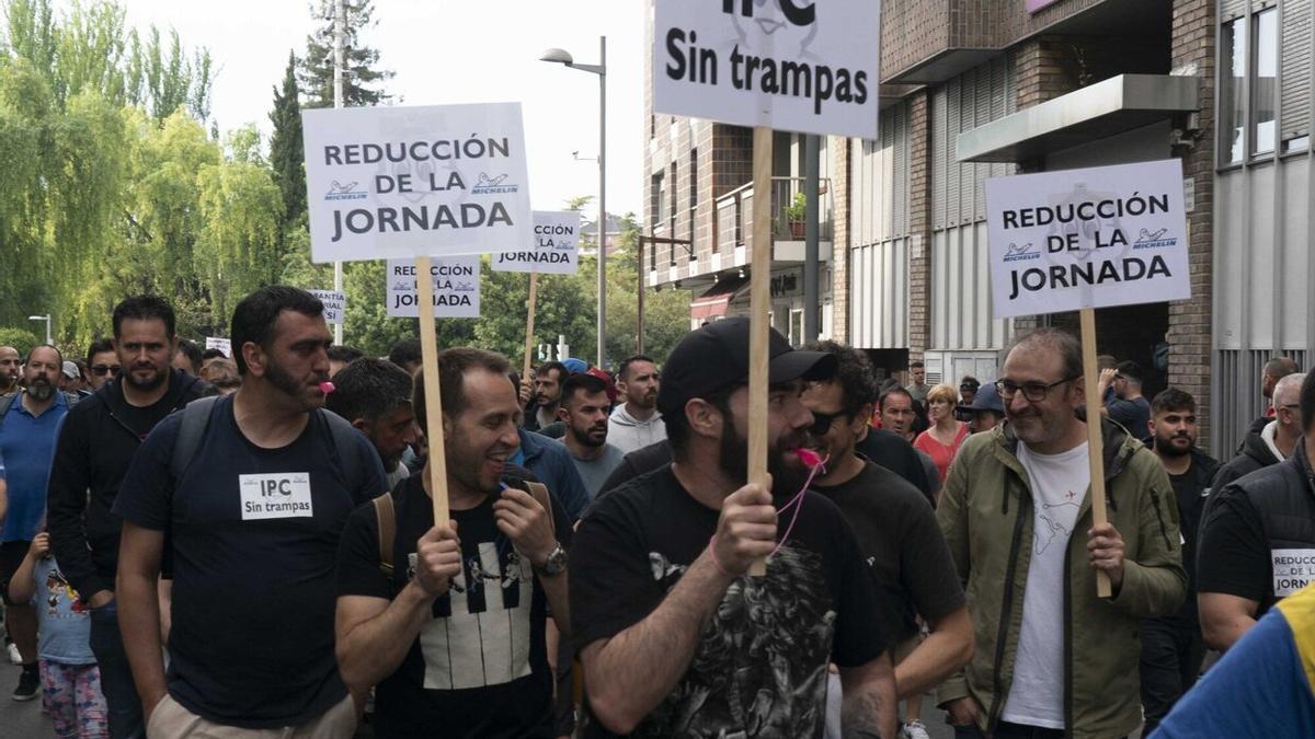 Trabajadores saliendo de la Plaza Bilbao