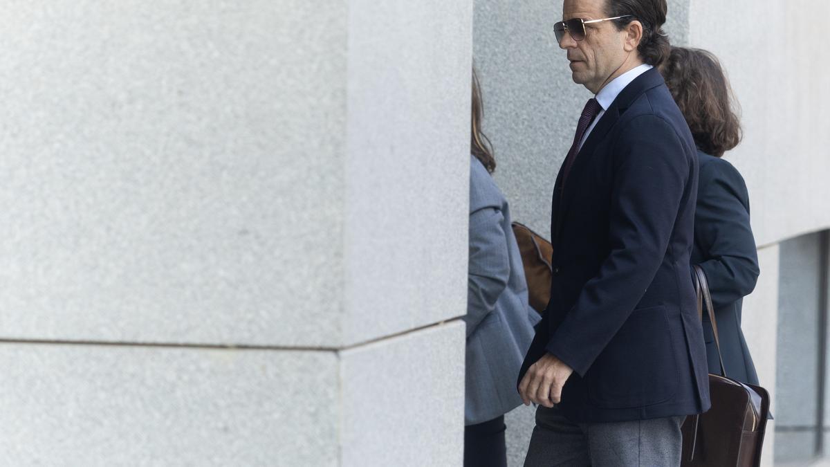 El exjuez Luis Sáenz de Tejada a su llegada a la Audiencia Nacional para declarar como investigado por el caso ‘Leire Díez’