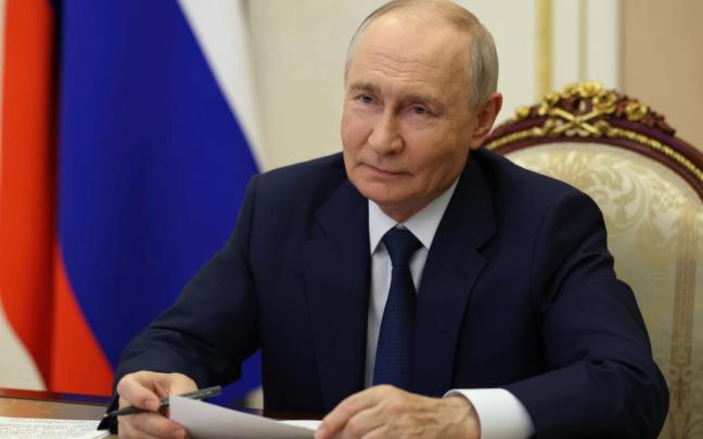 El presidente ruso, Vladímir Putin, participa por videoconferencia desde el Kremlin en la ceremonia de puesta en marcha de un nuevo sistema de gasificación, el 18 de septiembre de 2026 en Moscú.