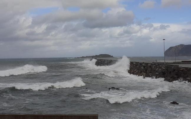 Oleaje en Bermeo, Bizkaia