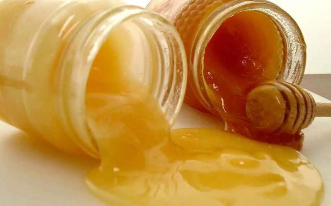 El color de la crema de miel dependerá del origen de esa miel.