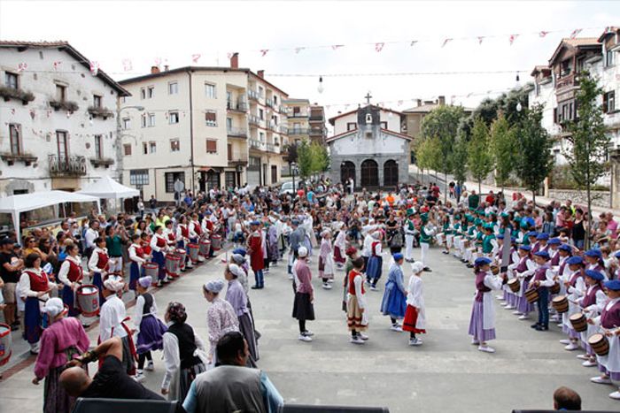 Ambiente festivo en Urnieta