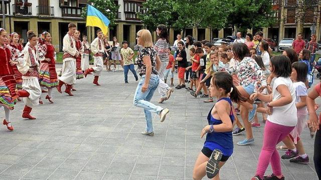 Niños participando en una de las actividades de una edición anterior del programa Solas Jolas