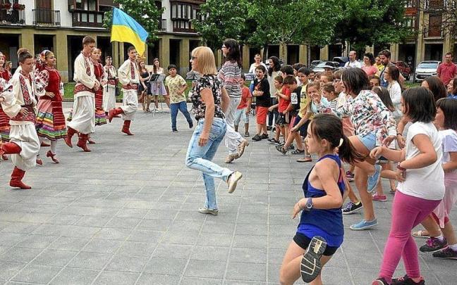 Niños participando en una de las actividades de una edición anterior del programa Solas Jolas
