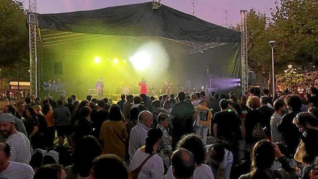 Un concierto en la plaza Urdanibia