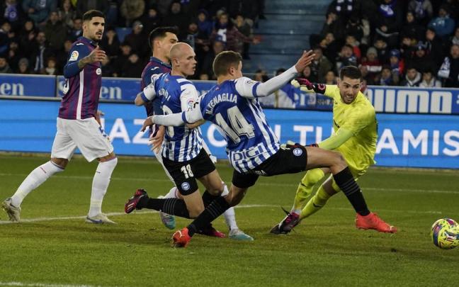Imagen de un derbi de la presente temporada entre el Eibar y el Alavés. Imagen de un derbi de la presente temporada entre el Eibar y el Alavés.