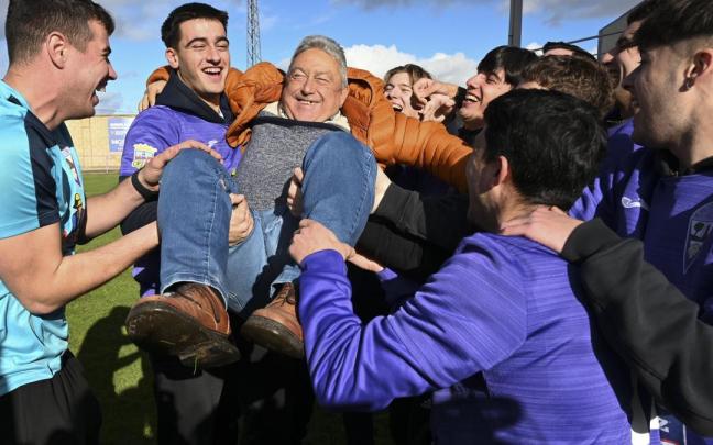 La fiesta se trasladó al Estadio La Llanera, donde participaron más de un centenar de personas.